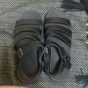 Size 8 Skechers platform sandals